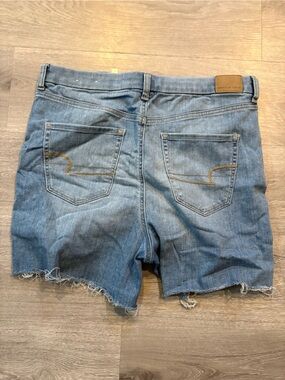 American Eagle Outfitters Light Wash Denim Frayed Hem Shorts